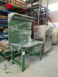 模具部钳工工作台