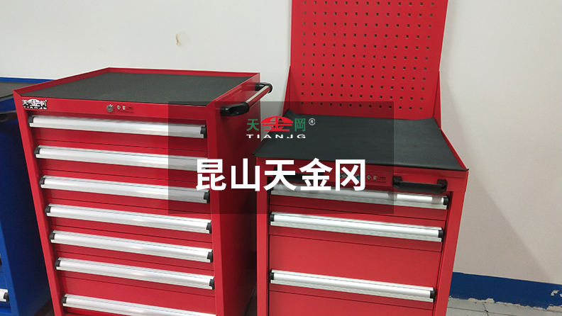 带挂板工具柜车
