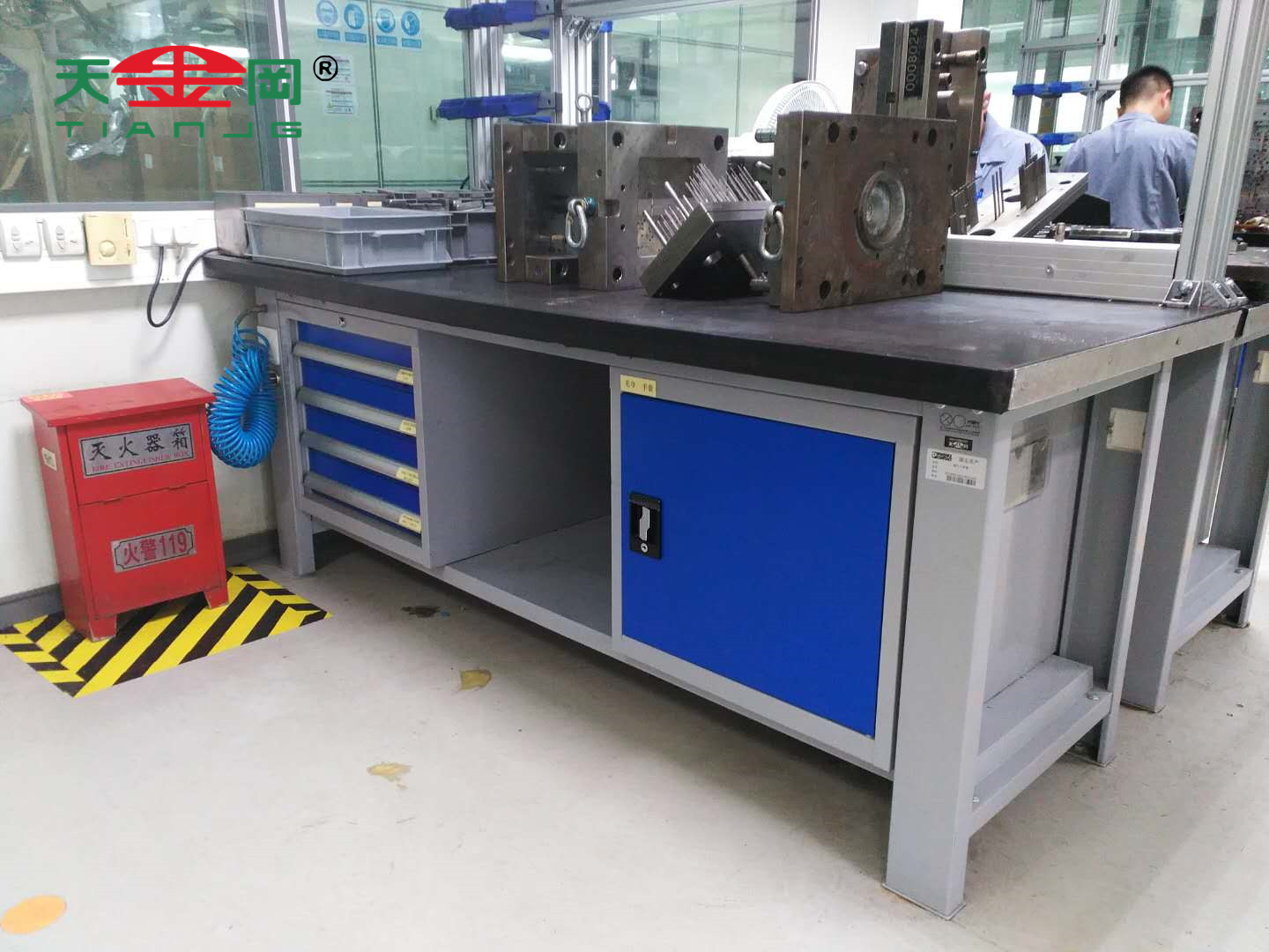 电动车组装工作台货架【天金冈】