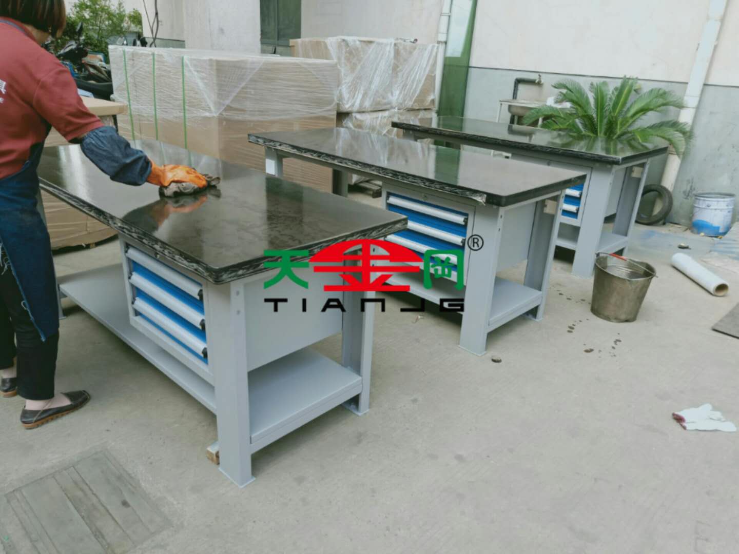 组装车间操作台【天金冈】