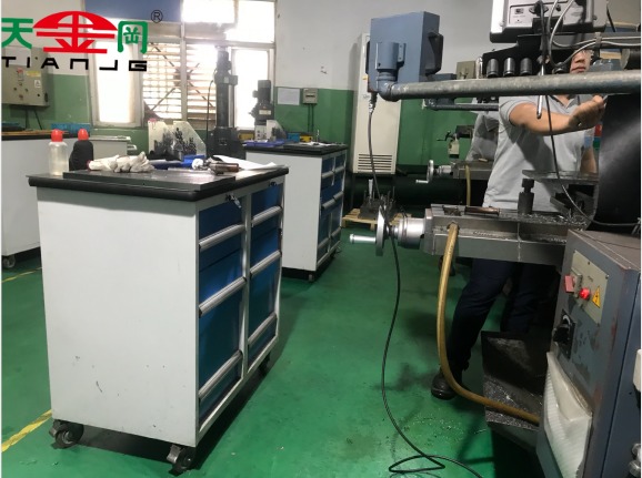 加工中心工具柜--天金冈客户场景