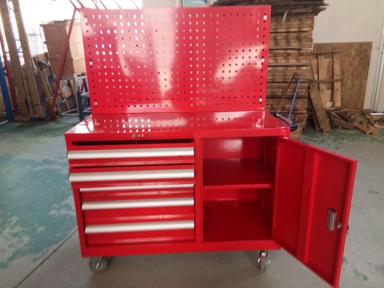 了解车间工具柜厂家商品特性，选购无忧！【天金冈】