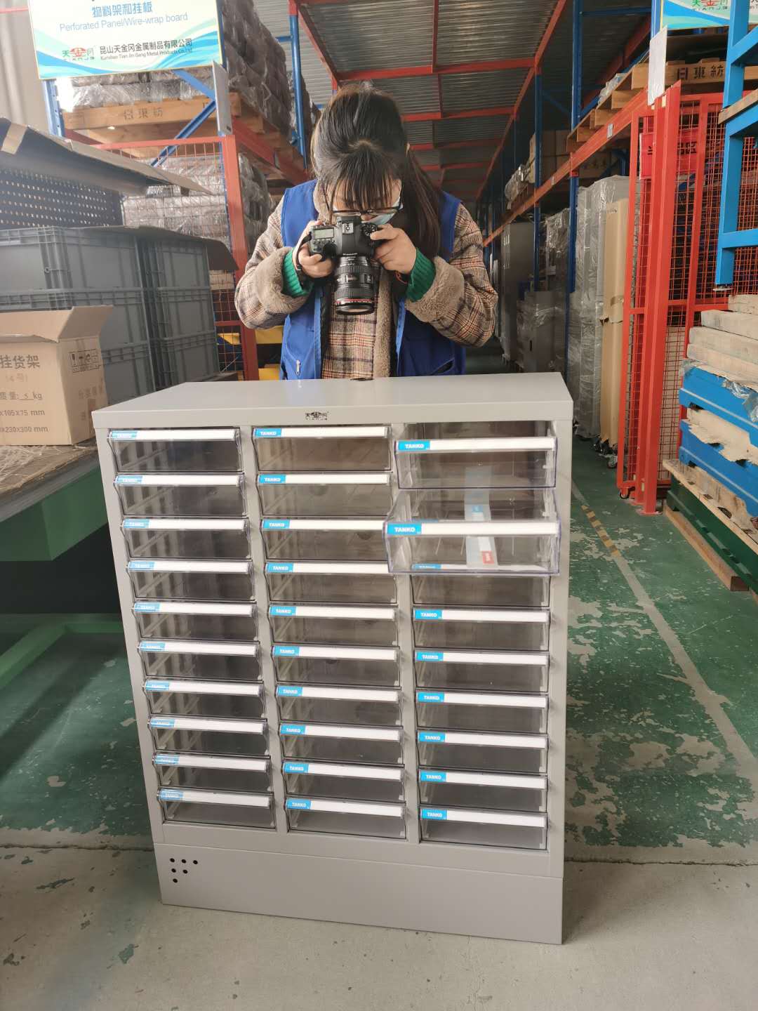 金属抽屉零件柜容易变形吗